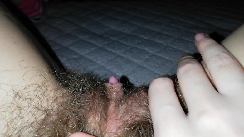 Cuteblonde666: Zabawa z moją mokrą owłosioną dużą łechtaczką spust cipki grool po...