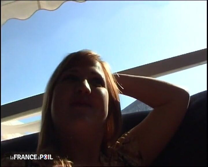 La France a Poil: Молода повія трахає член, поки її подруга дивиться