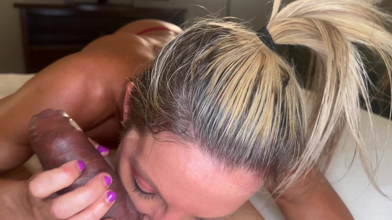 Lora Cross: Double Booked Room Leads to Marathon Bodybuilder Fuck Session