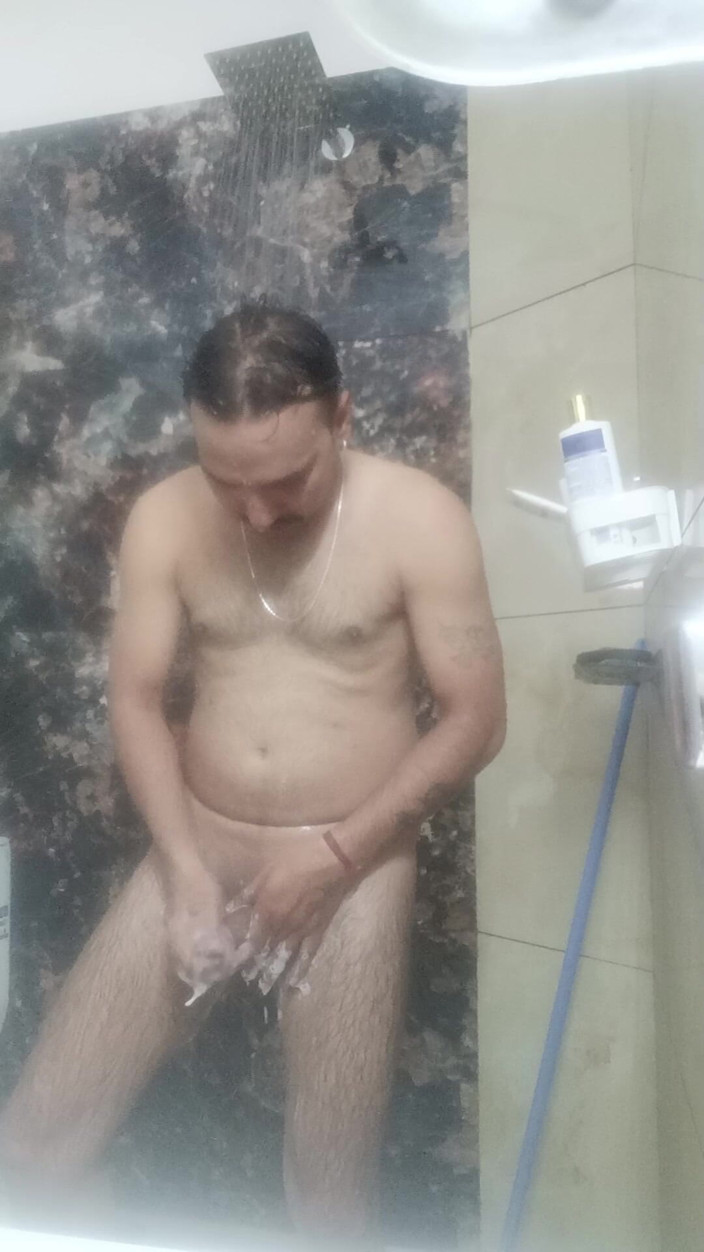 Rajasthani-old-lover: Indischer desi-mann genießt Dusche und masturbationsshow