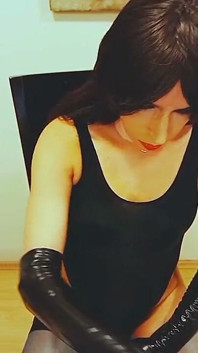 Kamera İçin Kendine Dokunan Mayolu Seksi Crossdresser