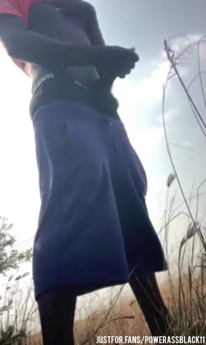 WildFreakBottom: Melancap bersendirian dengan sengit dalam belukar