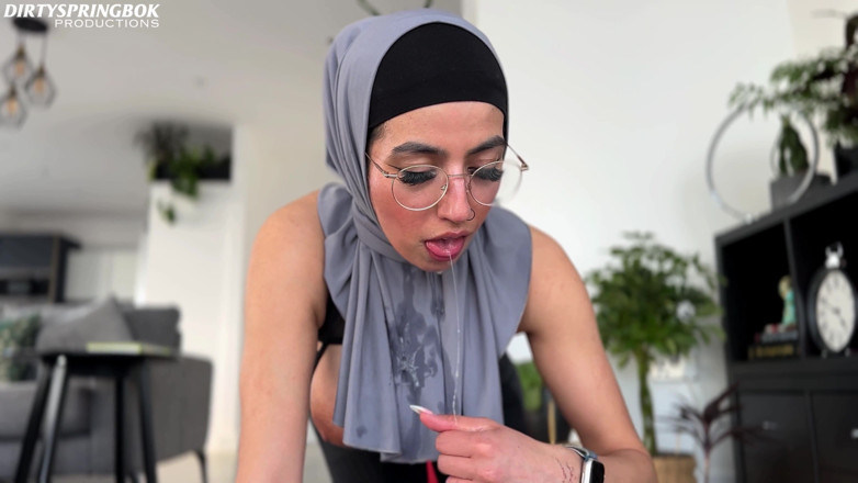DirtySpringbok: В хиджабе Aaliyah Yasin застукал ее сосед и получает огромный камшот на лицо