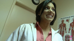 Fetish and BDSM: Lekarz z ogromnymi fałszywymi piersiami dostaje swoją pacjentkę z getta...