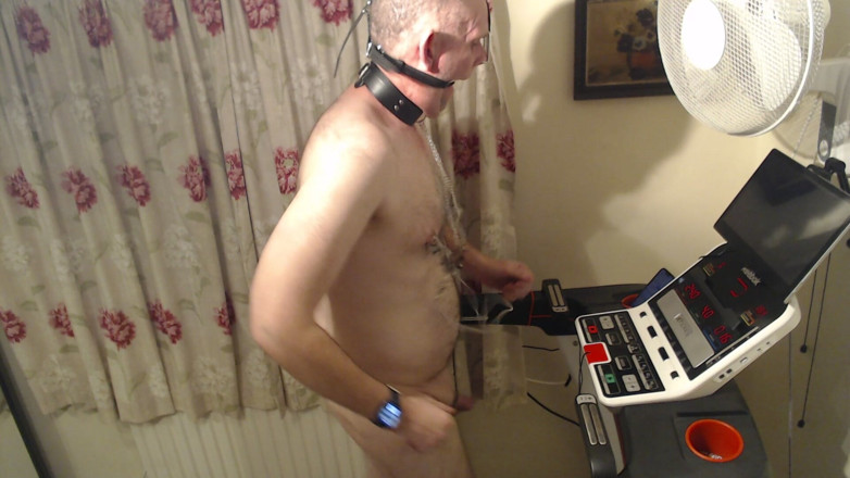 Lovenipclamps: Chạy trên Tread Mill với đồ chơi