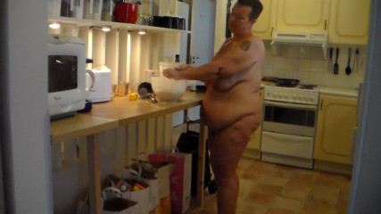 Sex hub couple: Jen is baking nude