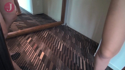 HMJM Japan: Má velký zadek, který vyčnívá a z pozice ve stoje...