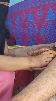 Inderin Awara stiefbruder fickt stiefschweder im cowgirl-stil nach schönem handjob vor live-webcam