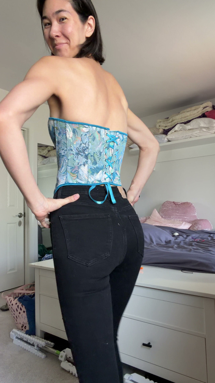 Ms_Emmy_Lynn: Sexy Juror Outfit
