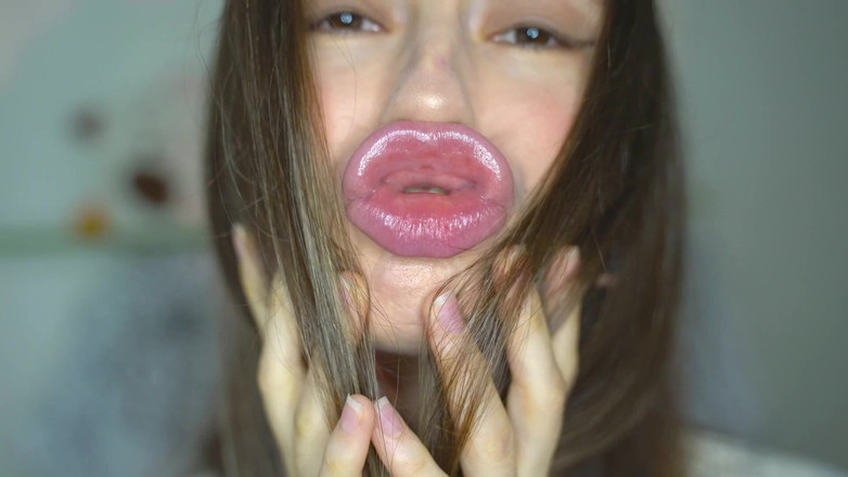 Rarible Diamond: Sexy dívka páchnoucí Gfe ze rtů