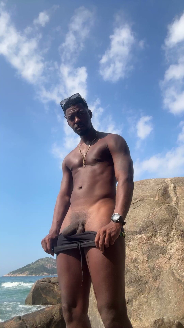 Marlon Costa Official: ビーチでおしっこをするBBCの勃起したペニス