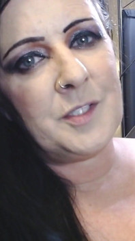 Mamă sexy Anna căscată fără sutient
