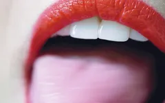 Blowjob lipstik merah