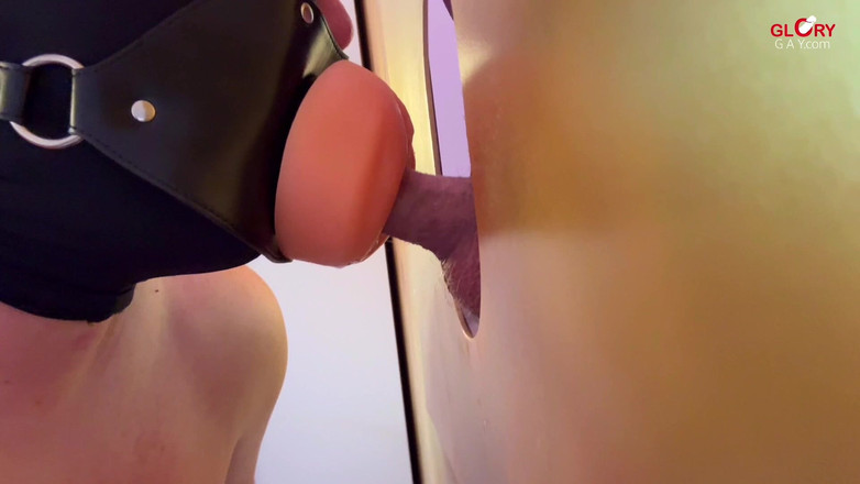 GLORYHOLEGAYS: Hetero bate em sua esposa no gloryhole - mas quem realmente...