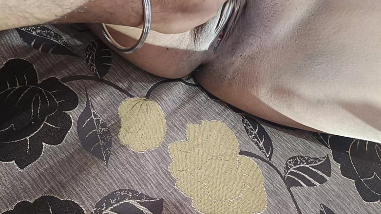 Sapana Bashu: Hermanastra de izquierda sola hoy