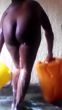 Ella se baña después de ser follada duro, gran botín puta