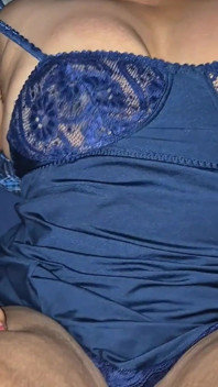 Sreeja si tante seksi dengan lingerie biru dientot habis-habisan sama tetangganya yang super seksi
