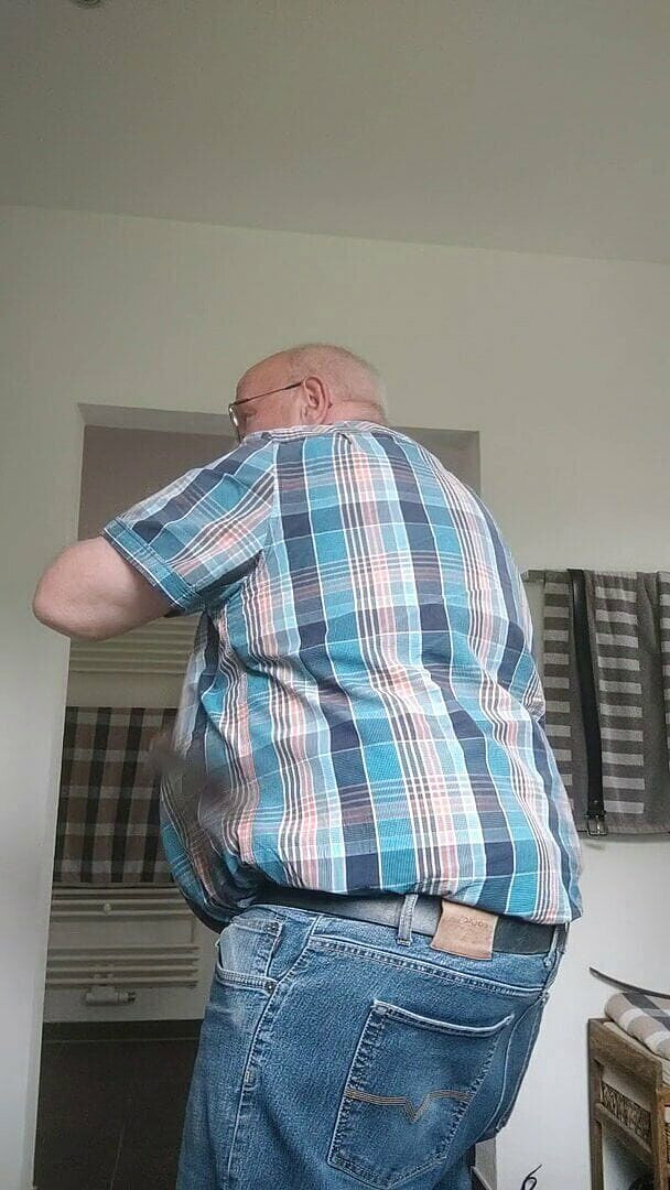 Karlchengeil: Tittenklatschen mit dem gürtel