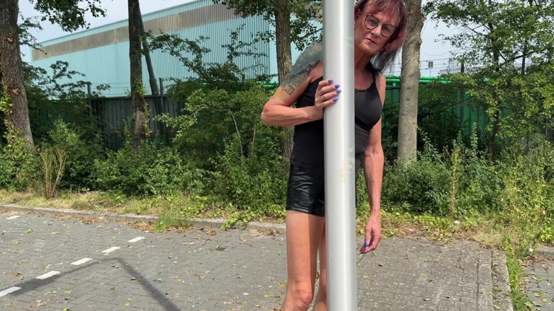 NaomiPerv: Trans Mistress Naomiperv Has a Dildo in Her Ass Outdoors