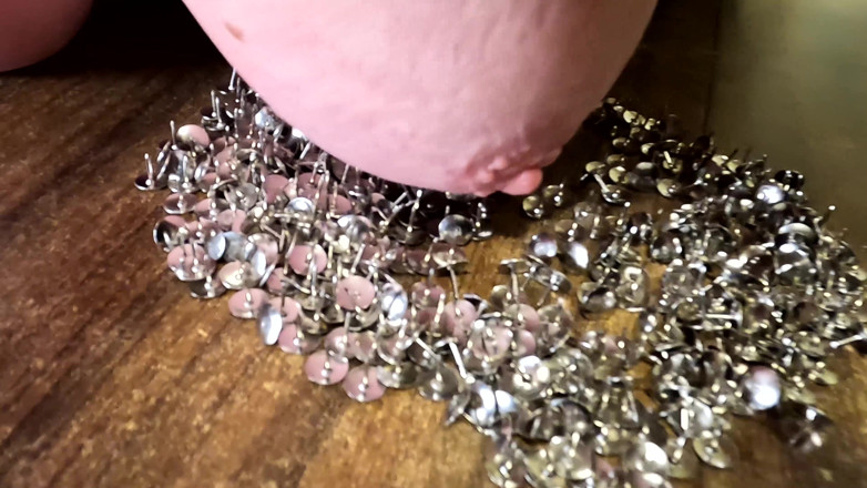 Bouncy Tits Action: Je mets des seins dans des pouces