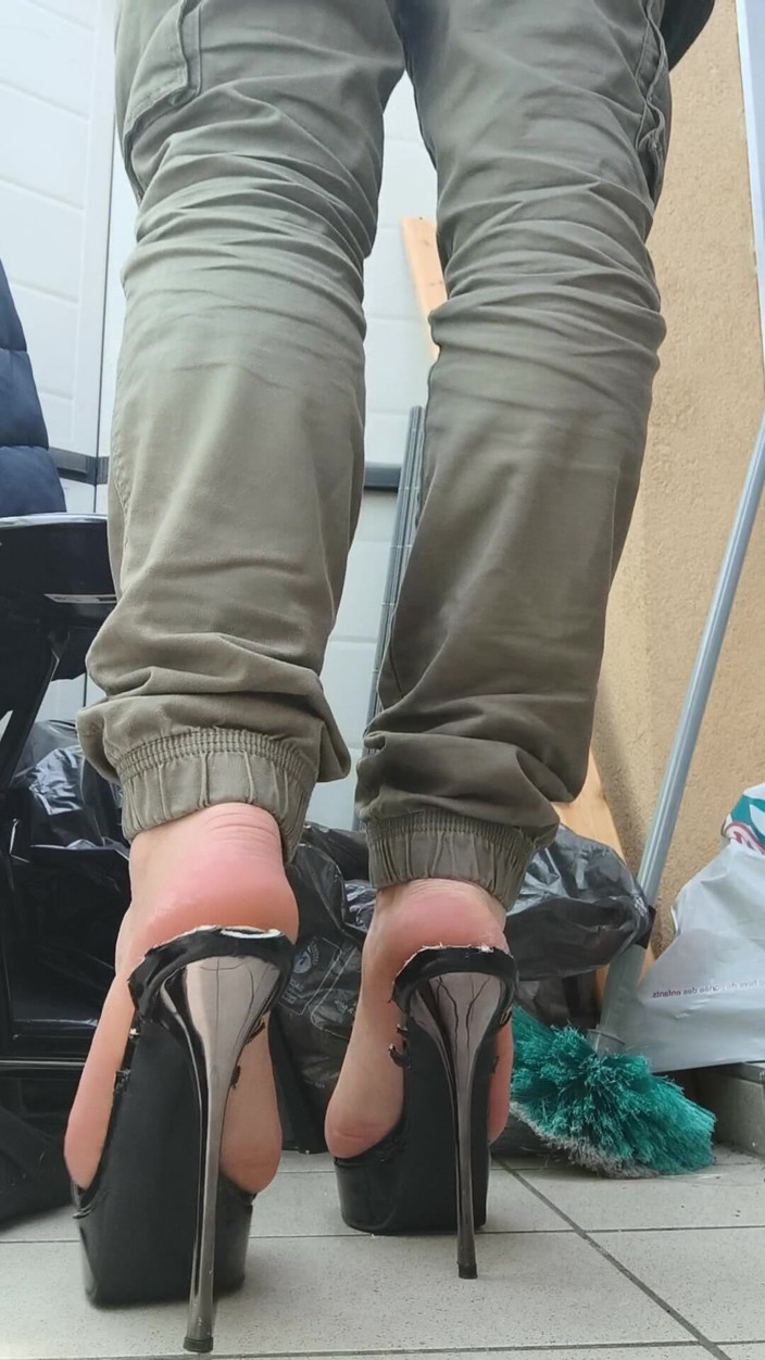 Mutsakin: Ngentot sepatu hak tinggi dan kaki seksi