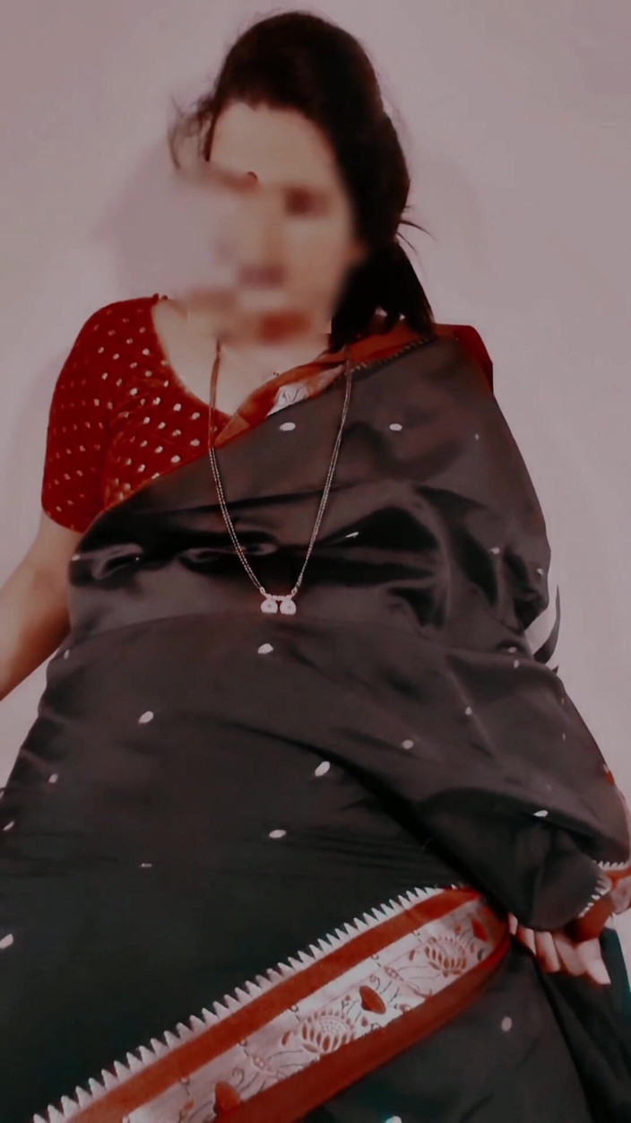 Sexybhabhi999: Incitanta Marathi Mami se bucură de tânărul ei iubit care își...