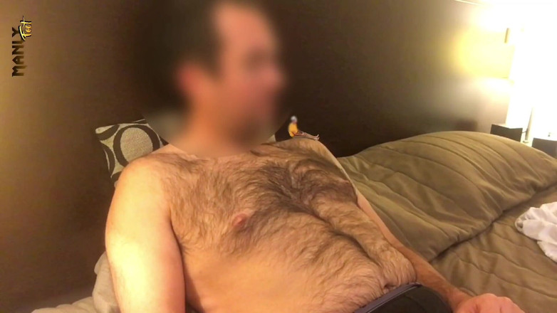 Manlyfoot: Příležitost na celý život! Mám nechat malého prozkoumat své obří tělo? -...