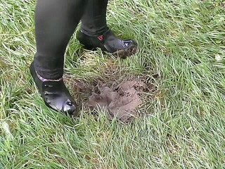 Kikka Jennie: 泥泞的吐高跟鞋