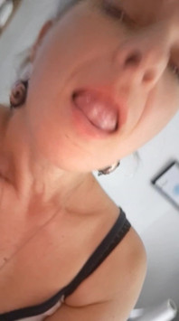 Hot Mom Tongue Teasing Ready for Hot Action