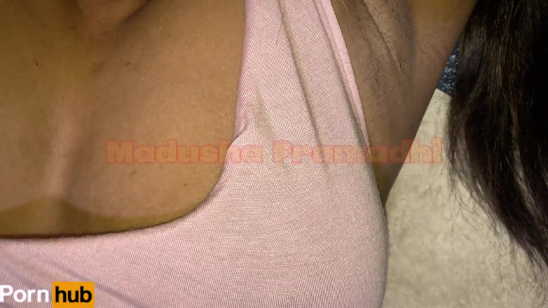 Tiyana: Hotwife potřebuje tvrdý sex a manžílek odhalí své tělo