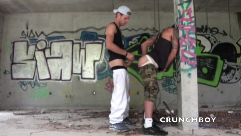 Crunch Boy: Valentin viene scopato in sospensoria dal ragazzo biondo Leo Helios
