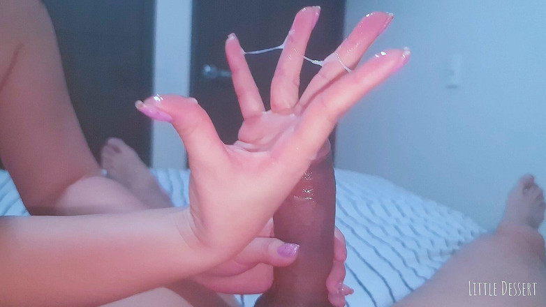 Little Dessert: Bạn cùng phòng đại học mọt sách khám phá kỹ thuật...