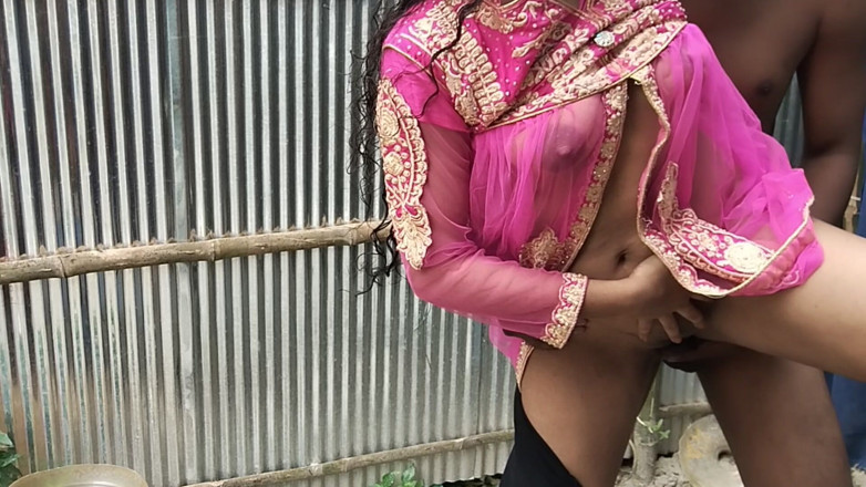 Boneshaker: Chica india del pueblo en apretado coño al aire libre...