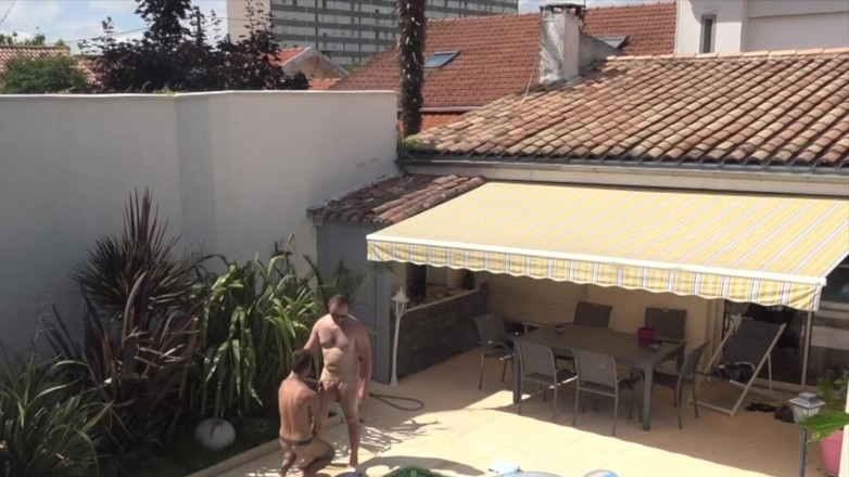 Raw sex with friends from France: Mladý chlap ošukáný U Zralým Chlapem