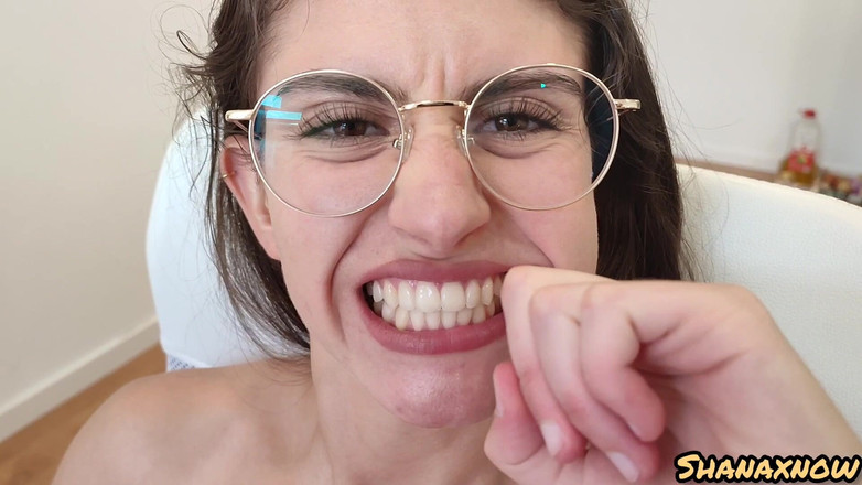 Shanaxnow: Snot Fetiš kýchání nosem, hraní kouření lízání mých prsou