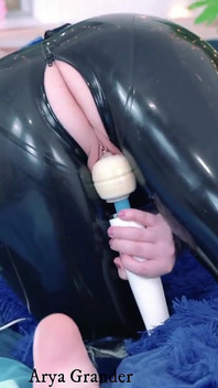 Sexuální ženská dominance latexová paní Arya Grander