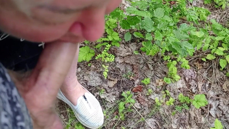 Zona901: Een vriend zuigt aan mijn lul in een park en...