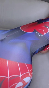 Dieses Spider-girl-kostüm Sitzt Mir Sehr Eng, Stiefbruder. Mach Es Auf Und Fick Mich