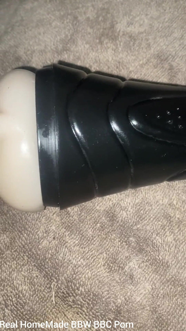 Big black cock BBCee: Futând o pizdă falsă torța ejaculând tare