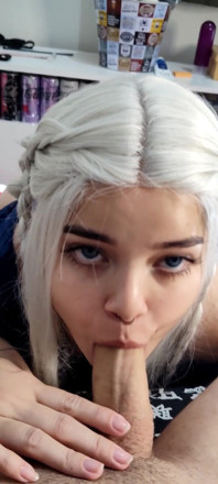 Minha Loira De Cabelos Brancos Dando Uma Garganta Profunda Perfeita