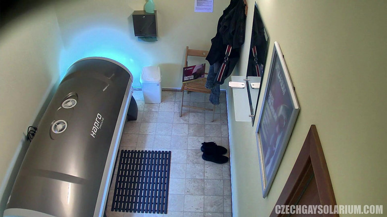 Czech Gay Solarium: Cewek ceko gay solarium 24 cheeky hunk kepergok