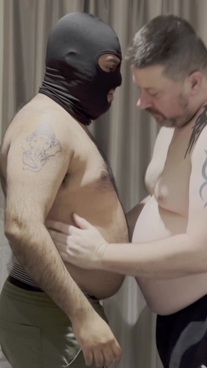 uktattooedchub74: Se déshabiller, épisode 3