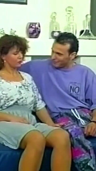 Morena chupa polla y luego consigue follada profunda