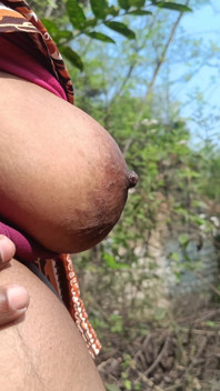 Pasangan kampus menikmati ngentot di luar ruangan