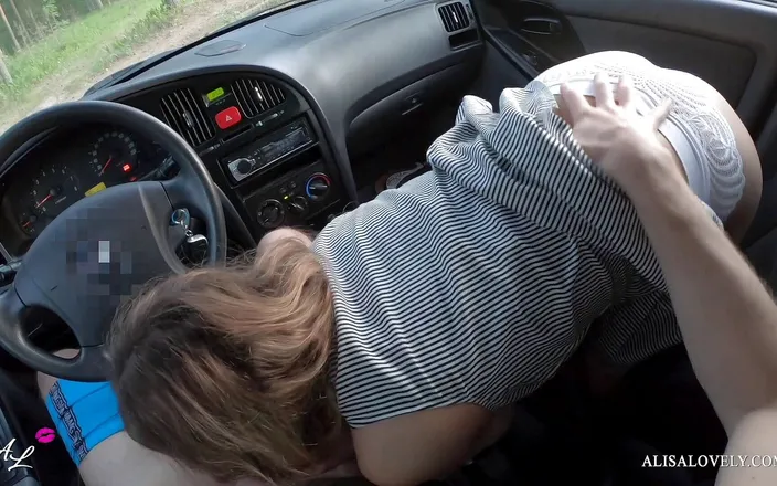 Alisa Lovely: Amateur couple outdoor fucking in car at sunset