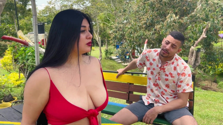 Anotonella-jones: Il mio vicino mi seduce quando mio marito non è in...