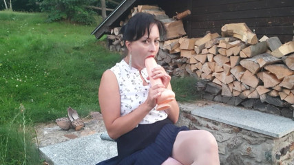 Wanilianna: Gigante dildo ao ar livre experiência