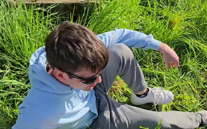 boyzxy212: Des garçons gays baisent sans capote par le stand de...