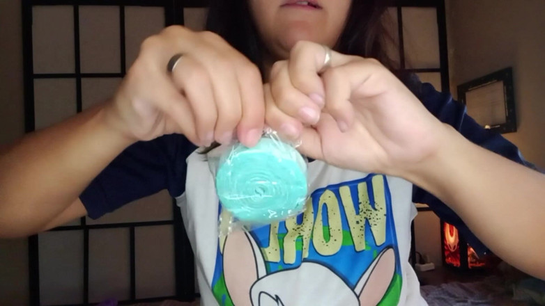 Bunny Looner: Trying Big Bubbles with Bubblegum Roll - Bunny Looner