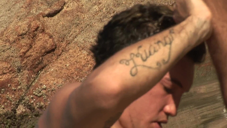 Femdom Austria Boys: Il ditalino di un culo gay sulla spiaggia